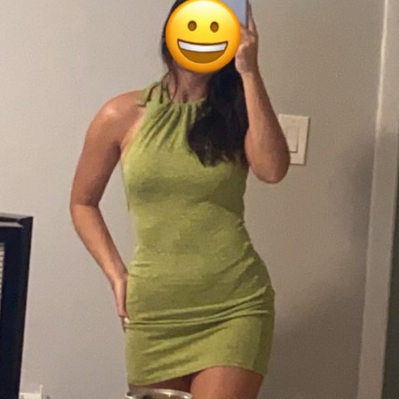 Backless green halter dress - Picture 3 of 3